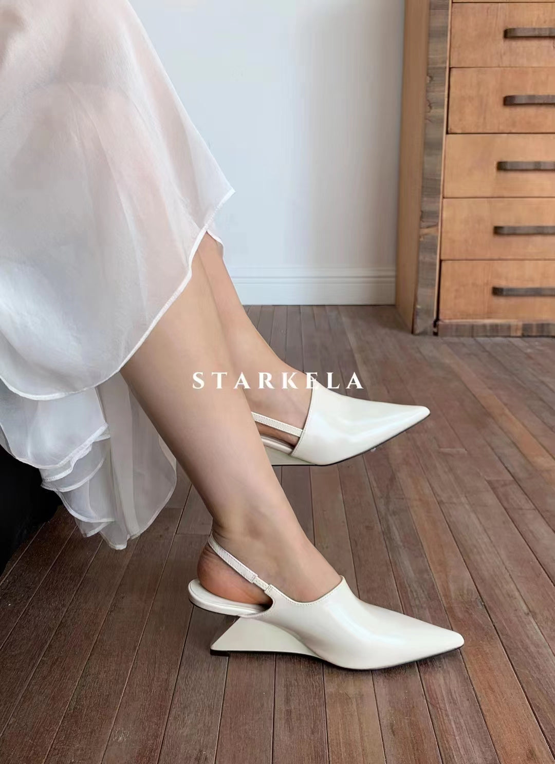 Jane's Point Toe Heels – Bocoli - Main Image