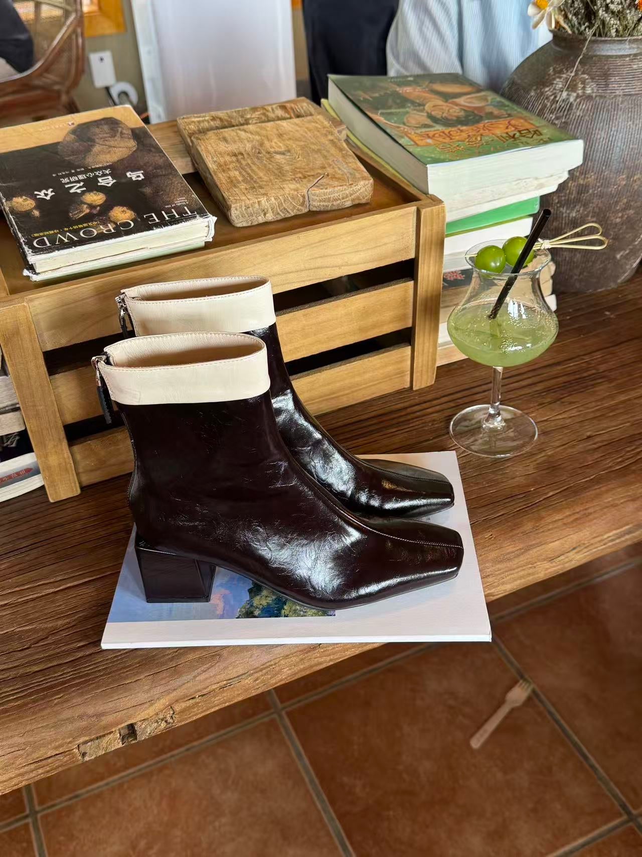 Noir Cocoa Contrast Boots ST979