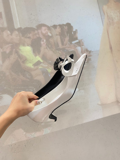 SKL Fold Flower Leather Pumps