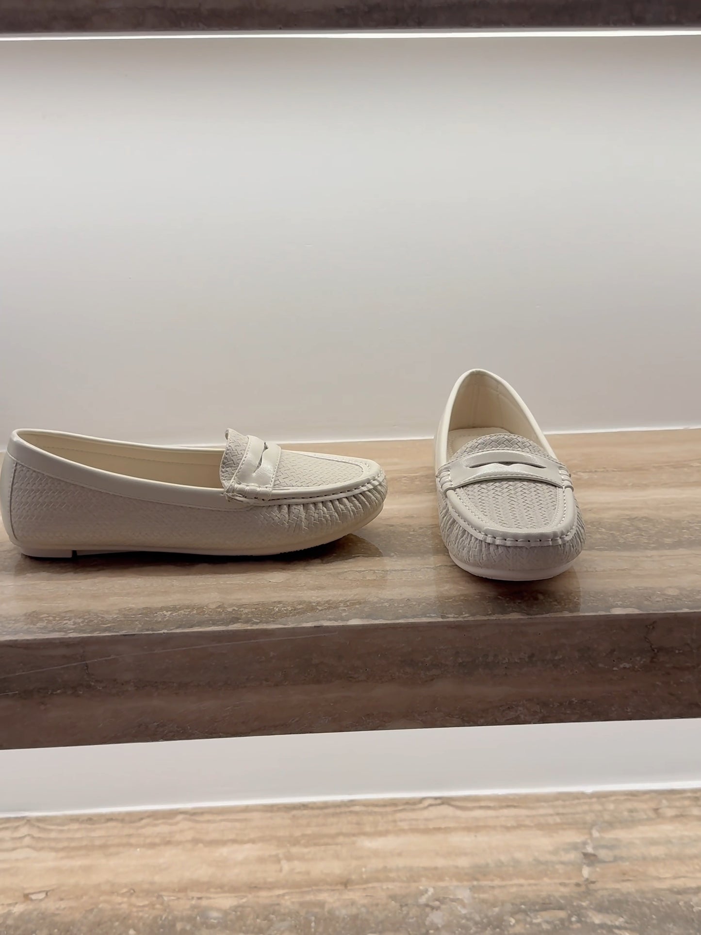 Everyday Creamy Weave Loafers SK118