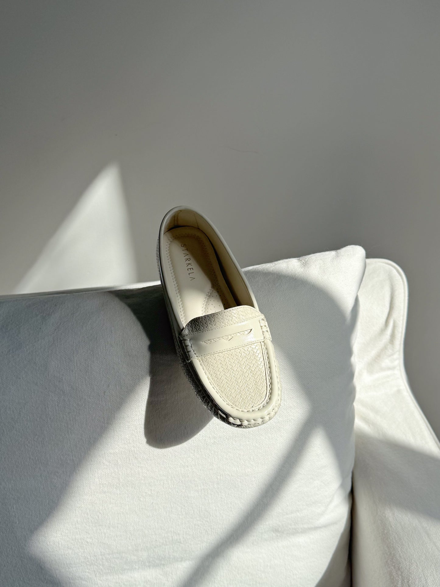 Everyday Creamy Weave Loafers SK118